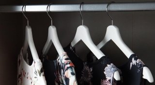 Nachhaltig Klamotten shoppen: Erste Kleidertauschparty in Warburg