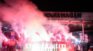 Tarifstreit bei VW eskaliert: Flächendeckende Warnstreiks