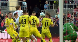 Köln siegt 2:0 gegen dezimierte Ulmer