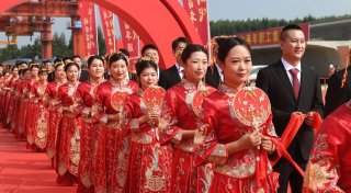 Heirat oder Kündigung: Firma in China sorgt für Empörung