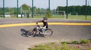 Neuer Pumptrack: Etwa 80 Biker und Skater kommen zur Einweihung