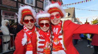 Karneval im Kreis Gütersloh: Zehntausende feiern an Rosenmontag - Polizei zieht Bilanz