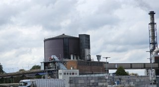 Rübenlaster rollen wieder zur Zuckerfabrik - erhöhte Staugefahr wegen Baustelle