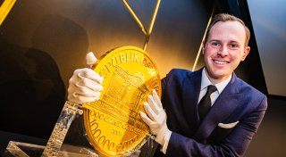 Nur einen Tag lang in Bielefeld zu sehen: Diese Goldmünze ist 2,7 Millionen Euro wert