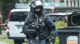 SEK-Einsatz: Bielefelder schießt auf Nachbarn und Polizisten - zwei Verletzte