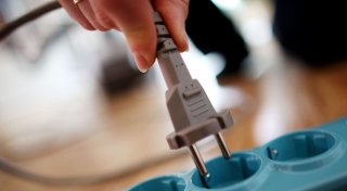 Raus aus der Grundversorgung: Wechsel kann bares Geld sparen
