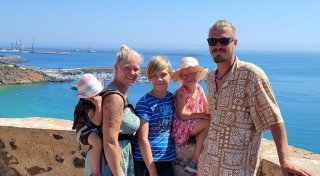 Fünf Menschen, zwei Hunde, 35 Quadratmeter: Stemweder Familie lebt auf einem Segelboot
