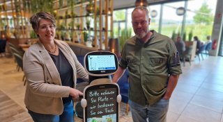 Ungewöhnlicher Kellner in Restaurant im Kreis Gütersloh: Roboter serviert hier das Essen