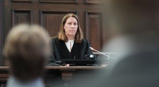 Kontakt zu Zeuge - Richterin droht Block mit Haftbefehl