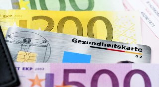 Krankenkassen erhöhen Beiträge: Lohnt sich ein Wechsel für Versicherte in OWL?