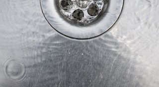 Verstopftes Klo und müffelnder Abfluss - was hilft wirklich?