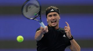 Schrecksekunde für Zverev bei Auftaktsieg in Shanghai