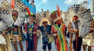 Klimagipfel in Brasilien: Tausende gehen auf die Straße