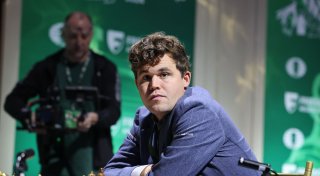 Schach: Carlsen verkauft berühmte Jeans für 36.100 US-Dollar
