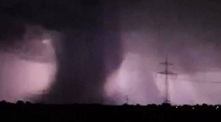 Fegte ein Tornado über Minden-Lübbecke? Anwohner macht spektakuläre Videoaufnahme