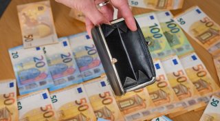 Richtig sparen: Finanzexperte prüft Angebote von Paderborner Banken
