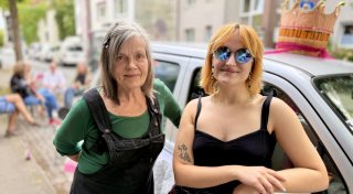Bielefelds Parkplatz-Rebellin setzt der Konzept-Kunst jetzt die Krone auf: „Tütü“