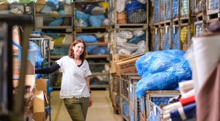 Lager platzt aus allen Nähten: Recyclingbörse Herford stoppt wochenlang Kleiderannahme