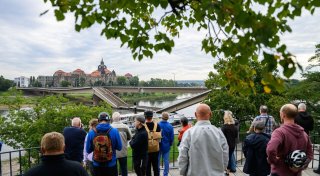 Noch stehende Teile der Carola-Brücke bleiben gesperrt