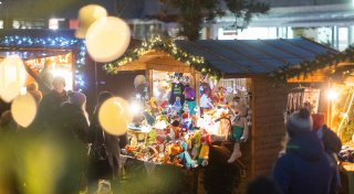 Weihnachtsmarkt mit verkaufsoffenem Sonntag: Espelkamp erstrahlt wieder im Lichterglanz