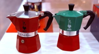 Italienische Espressokannen werden chinesisch
