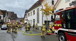 Massiver Kellerbrand an der Thülecke legt Teile der Delbrücker Innenstadt lahm