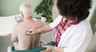 Hausärztemangel in Höxter: Pensionierte Ärzte bieten kostenlose Beratung an