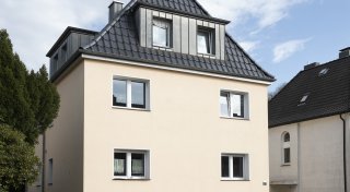 Kampf um Haus in Bielefeld: Alter Eigentümer erhält nach Zwangsversteigerung den Zuschlag