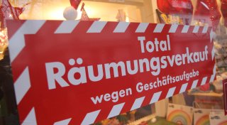 Räumungsverkauf, Baumfällungen und Vier-Tage-Woche