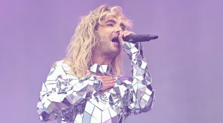 Auf Hof in Löhne: Popstar Bill Kaulitz unterstützt schwule Schafe