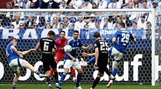 Elversberg schlägt Schalke und spielt um die Bundesliga