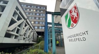 Bünder flieht vor Polizei und entsorgt Drogen durchs Fenster