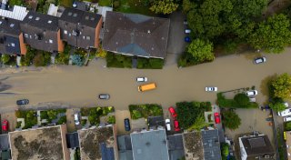 Heftiger Starkregen trifft Westen von NRW - Rettungskräfte im Großeinsatz