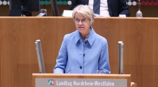 Landesregierung und Opposition streiten um Bildungs-Milliarden in NRW