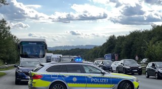 Update: Nach Unfall auf A2 im Bereich Bielefeld wieder freigegeben