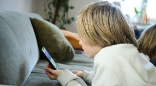 Was die wachsende Bildschirmzeit mit Kindern macht