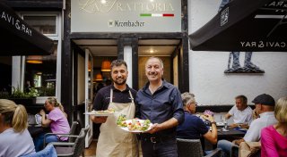 Neuer Italiener in Bielefeld: Bei„La Trattoria“ wird der Parmesan flambiert