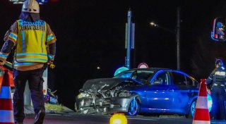 BMW stößt in Bielefeld mit Toyota zusammen: 68-Jährige verletzt