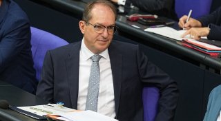 Dobrindt sieht «ideologische Drohnen» im Bundestag