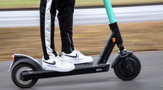 Prügel-Attacke nach E-Scooter-Kollision auf Bielefelder Gehweg