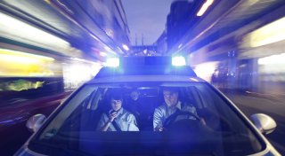 A2-Verfolgungsjagd bei Bad Oeynhausen: Polizei holt 23-Jährigen mit Waffe aus Wagen