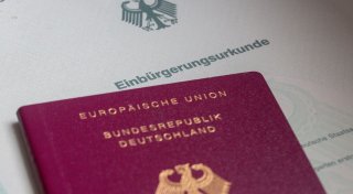 Zahl der Einbürgerungen steigt auf Höchststand