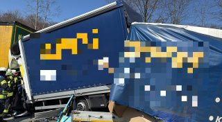 Fahrer von Kleintransporter stirbt nach Auffahrunfall auf A44 bei Lichtenau