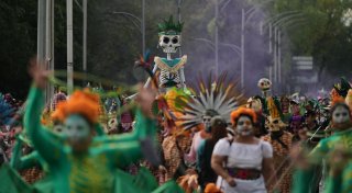Tag der Toten: 1,5 Millionen Menschen bei Parade in Mexiko