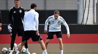 DFB-Team komplett bereit - Neue Rasenstücke in München