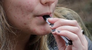 Jugend unter Dampf: Behörde warnt vor Vapes