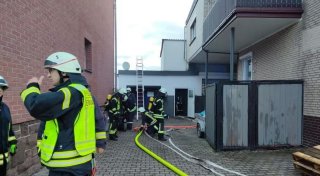 Viel Rauch: Feuerwehr Boffzen erneut im Großeinsatz in Lauenförde