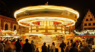 Konsum-Karussell: Warum Eltern gerade im Advent öfter „Nein“ sagen sollten