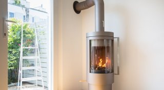 Haus mit Ofen heizen - was bringt eine Abbrandsteuerung?