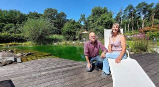 8.000 Quadratmeter: Familie zeigt riesiges Garten-Paradies mit eigenem Schwimmteich